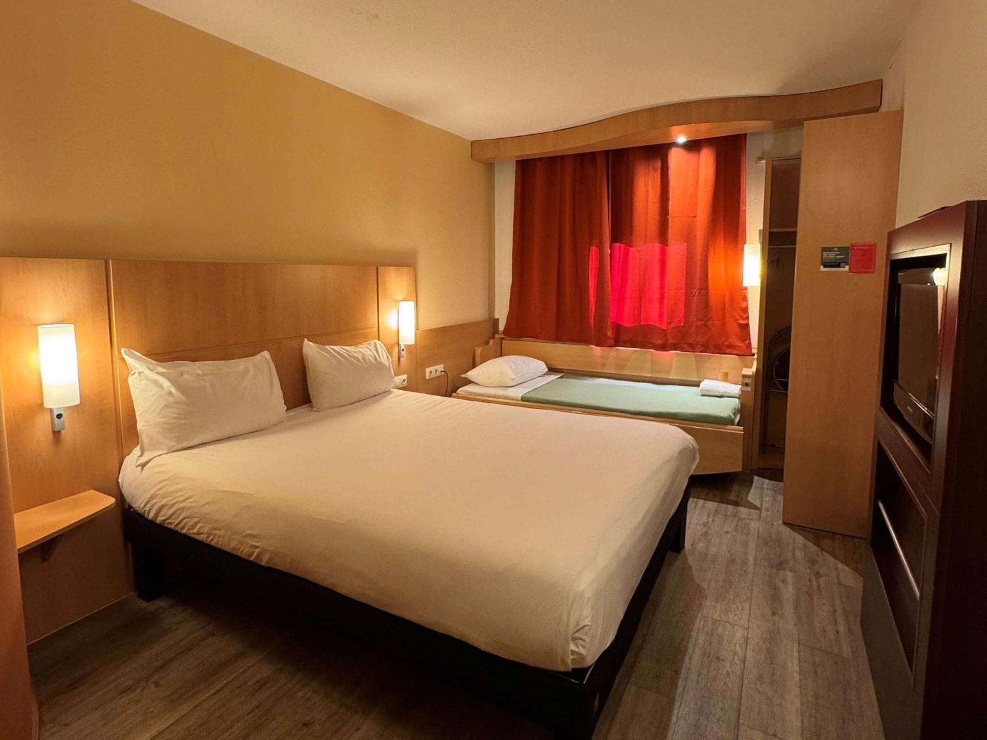 Ibis Istres Trigance Hotel Екстериор снимка